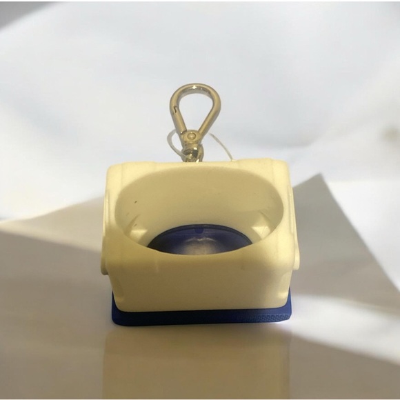 Bath & Body Works Cooler Hand Sanitizer holder - Picture 2 of 3